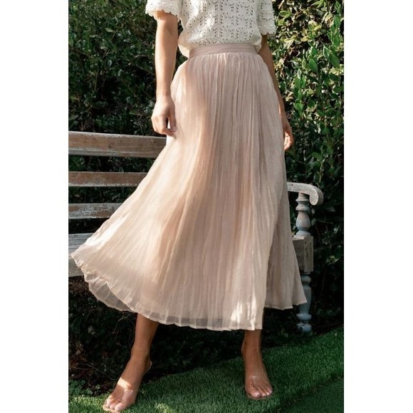 Baltic Born Dresses & Skirts - NWT Baltic Born‎ Cyra Midi Skirt Size M Natural Beige Crinkled Pleated Lined NEW